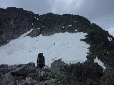 Aufstiegsversuch zum Acherkogel. Im Hintergrund der Gipfelgrat.