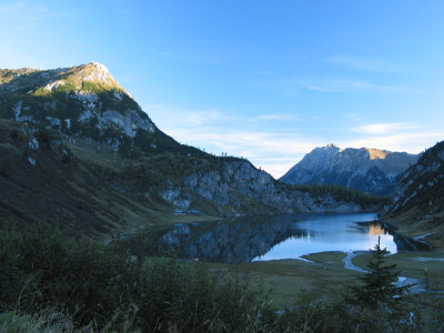 Der Tappenkarsee mit der Tappenkarseealm (1768 m).