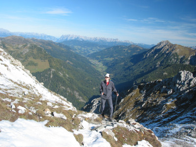 Die letzten Hm zum Gipfel durch Schnee und Schotter.