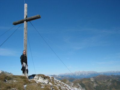 Thorsten am Gipfelkreuz des Weißgrubenkopfes.