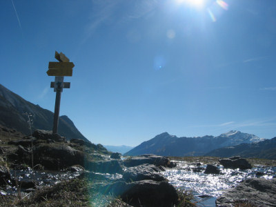 Wegweiser am Oberhüttensattel (1866 m).