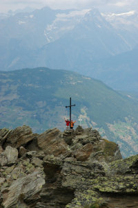 Am Gipfelkreuz des Wannehorns.