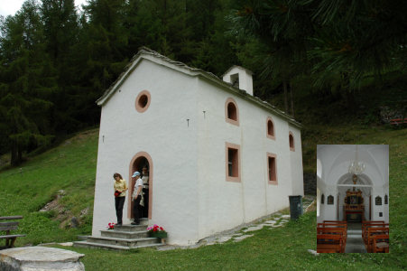 Gnadenkapelle Schalbettu mit Innenraumansicht.