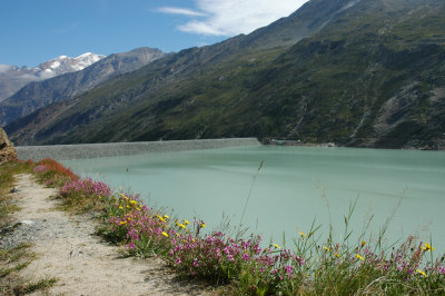 Mattmarkstausee (2197 m) am Ende des Saastals.