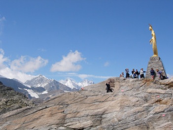 Große Statue am Monte-Moro-Pass.