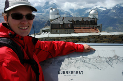 Am Gornergrat (3136 m). Im Hintergrund das Hotel am Gipfel.