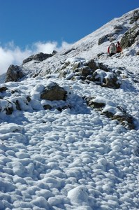 Neuschnee verändert die Landschaft.