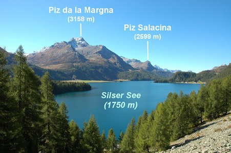 Der Silser See. Im Hintergrund: der mächtige Piz da la Margna.