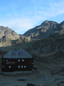 Die Hochschoberhütte (2322 m).