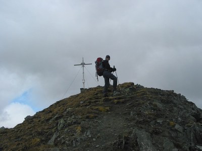 Das Gipfelkreuz des Tschadinhorns.
