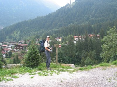 Erster Wegweiser zur Gamshütte in Finkenberg.