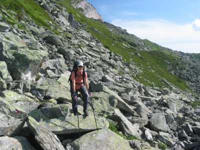 Über grobes Blockwerk zum Friesenberghaus.