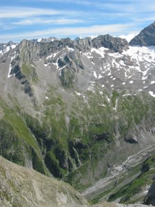 Blick von der Mörchenscharte auf die Greizer Hütte.