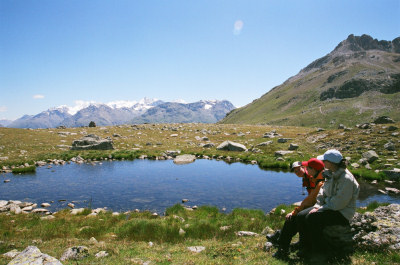 Kleiner Bergsee oberhalb der Alp Muntatsch.