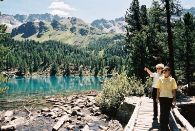 Kleine Brücke am Lagh da Saoseo. [Bild vom Juli 2003]