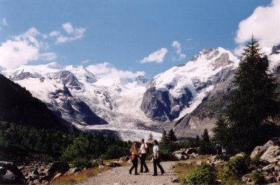 Morteratschgletscher mit Piz Palü (links) und Piz Bernina (rechts). [Bild vom Juli 2002]