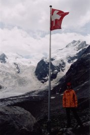 Schweizer Flagge an der Bovalhütte.