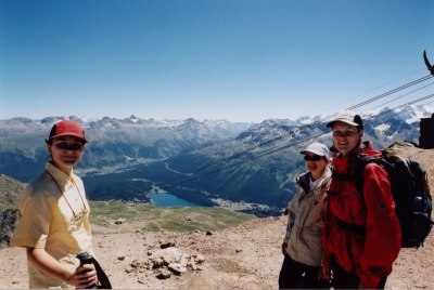 Strahlende Gipfelstürmerinnen auf dem Piz Nair.