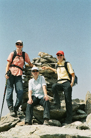 Am großen Gipfelsteinmann des Munt Pers (3207 m).