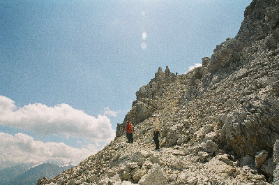 Durch steile Geröllfelder hinauf zum Piz Padella.