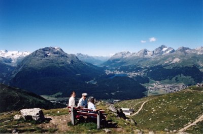 Ausblick von Muottas Muragl (2453 m). [Bild vom Juli 2002]