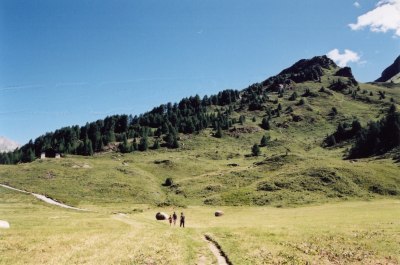 Auf dem Weg zum L'Äla (rechts). [Bild vom Juli 2001]