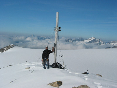 Am Gipfelkreuz der Kristallwand.