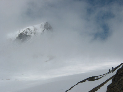 Gewaltiges nebelumschlungenes Rainerhorn.