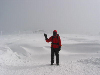 Janina am Feldbergturm bei arktischen Verhältnissen.