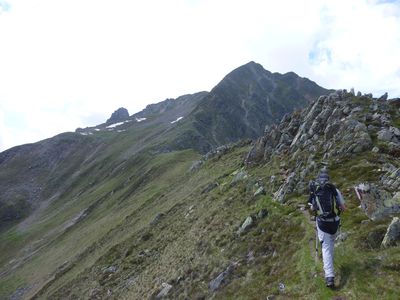 Der Roßkogel ist noch in weiter Ferne.