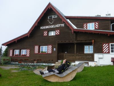 Erstmal an der Hütte ausruhen.