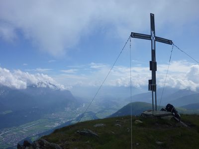 Gipfelkreuz des Rauhen Kopfs (2304 m).