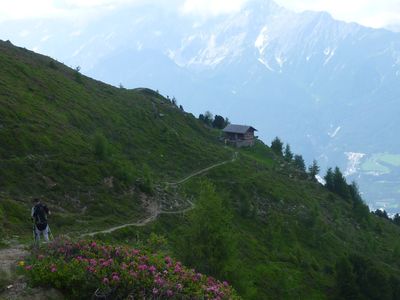 Auf dem Peter-Anich-Höhenweg unterhalb des Sonnkarköpfls.