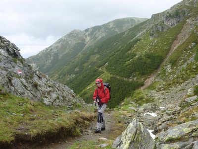 Im Regen geht es zur (Neuen) Bielefelder Hütte.