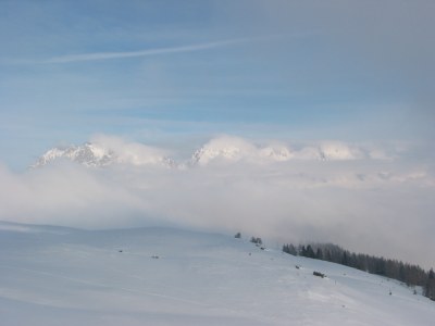 Aussicht auf die schneebedeckten Berge.