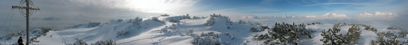 Panoramablick vom Simmering aus auf die umliegenden Berge.