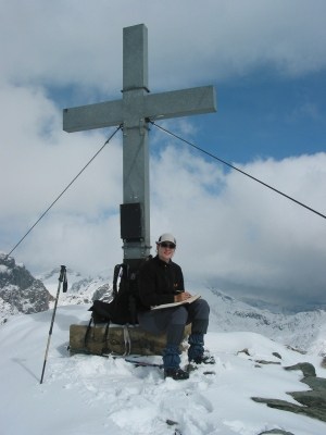... und schon am Gipfelkreuz des Säulkopfes (3209 m).