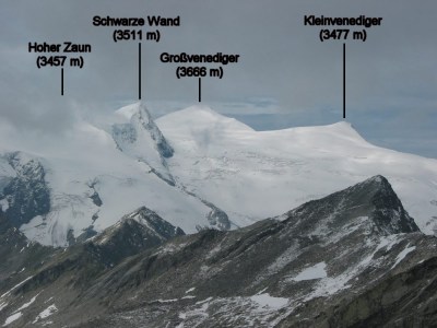 Ausblick von der Löbbenhöhe auf die Eisenriesen der Venedigergruppe.