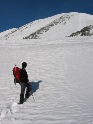 Blick auf den Schneehang.